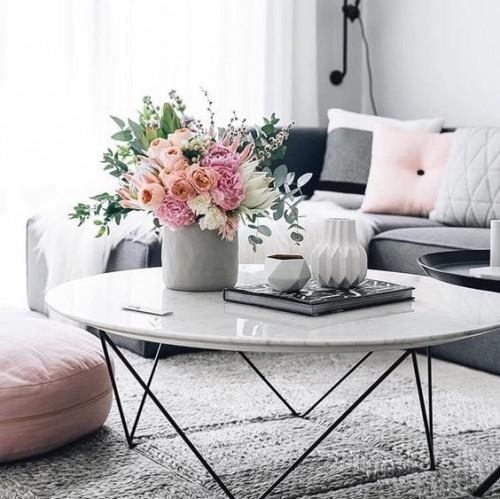 Choosing a Coffee Table to Accent Your Living Room Style