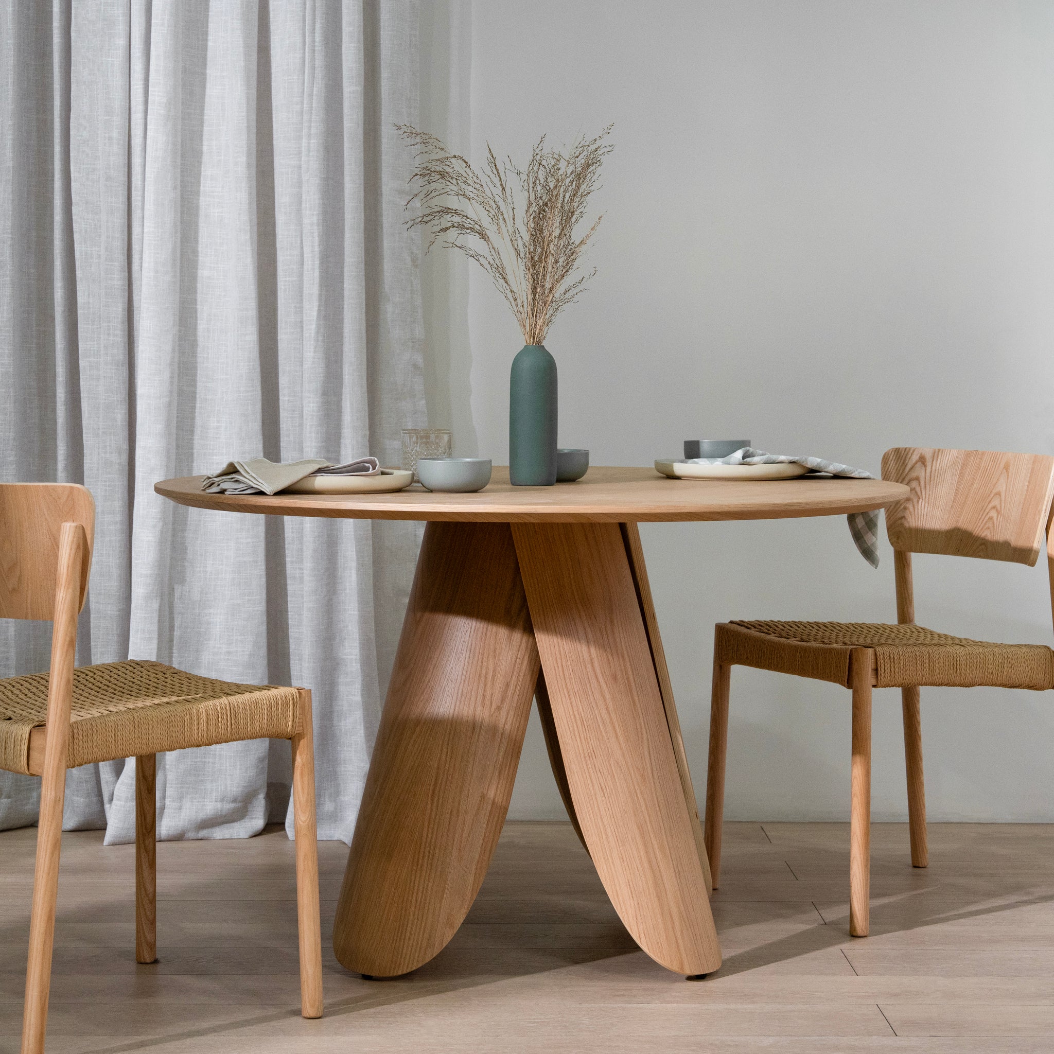 Tira Round Dining Table - Natural Dining Table Swady-Core