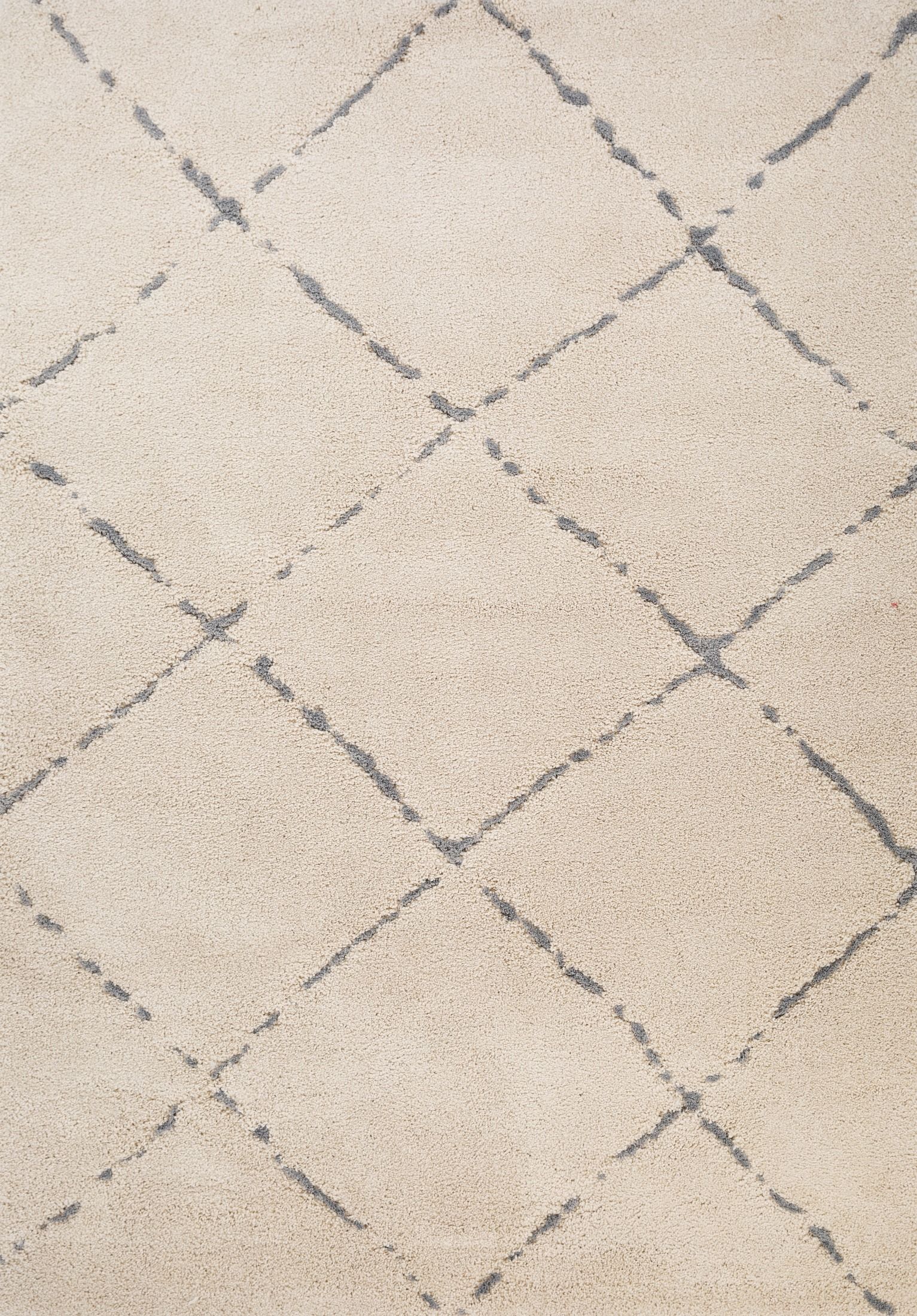 Hiero Diamond Patterned Rug - Ivory and Grey 300 cm x 390 cm | Interior ...