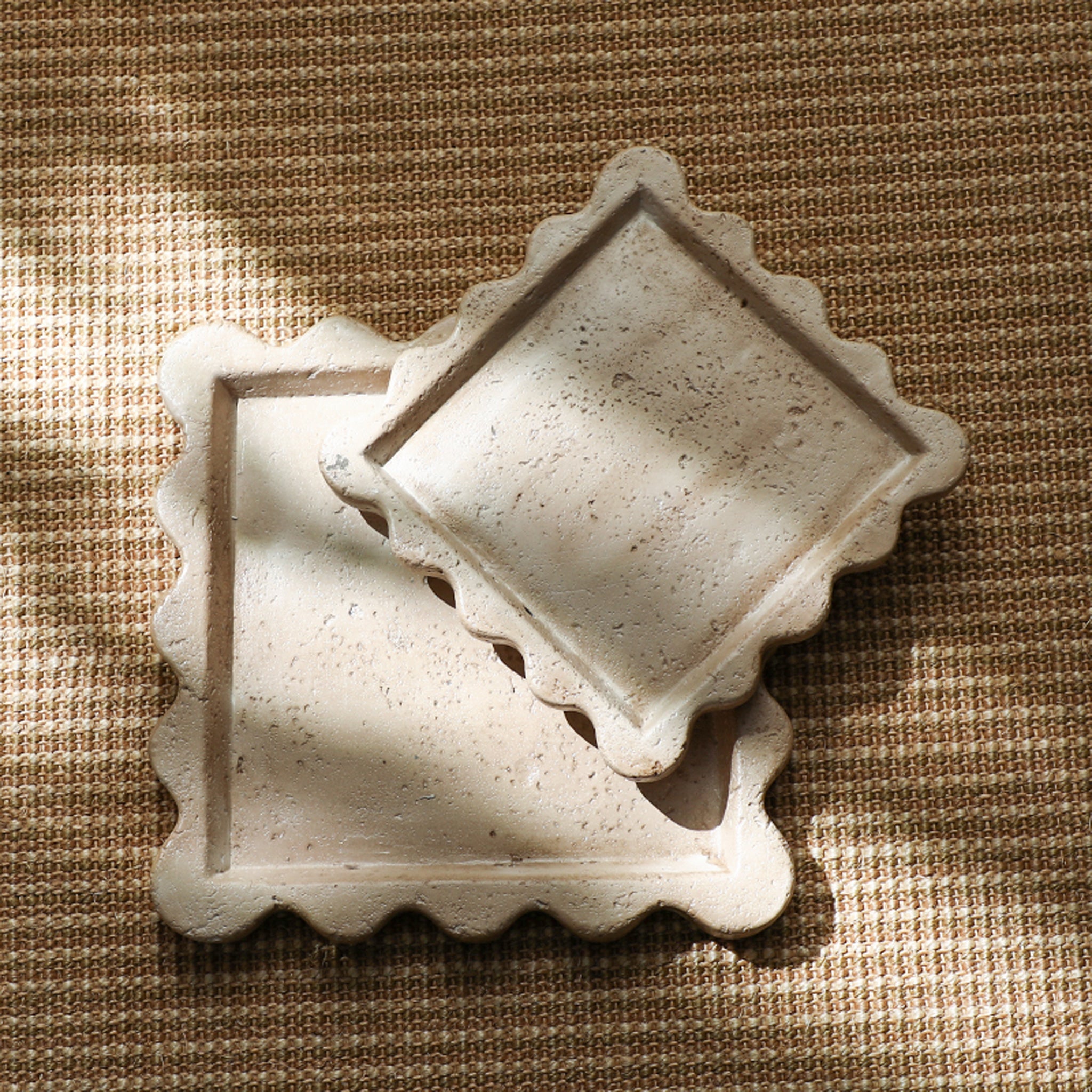 Naro Wavy Edge Plate B Homewares Floco-Core