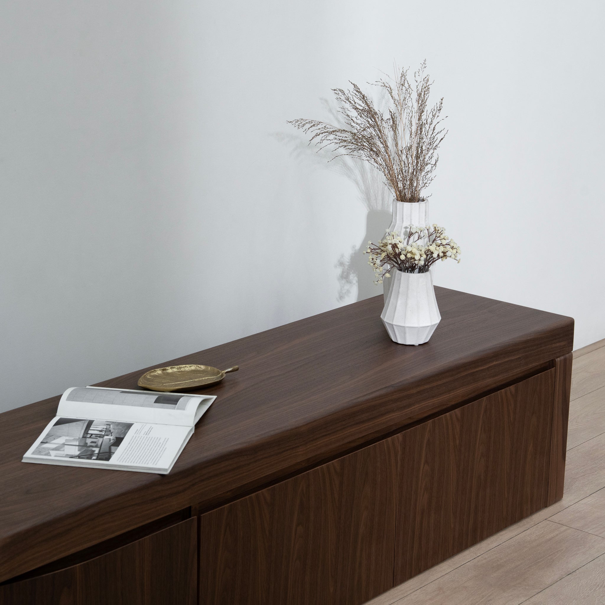 Ruvo Extendable TV Entertainment Unit - Walnut TV/Entertainment Unit Century-Core