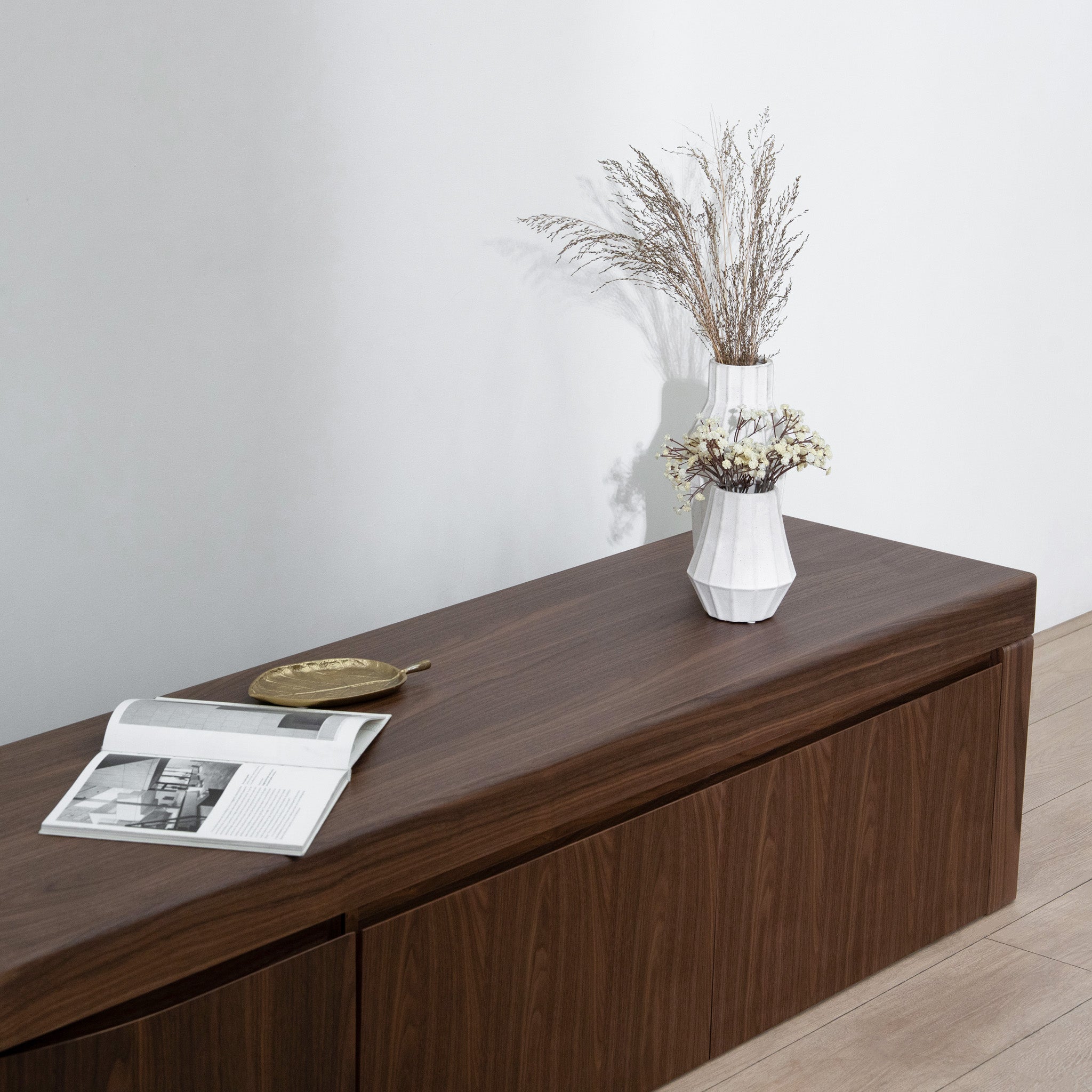 Ruvo Extendable TV Entertainment Unit - Walnut TV/Entertainment Unit Century-Core