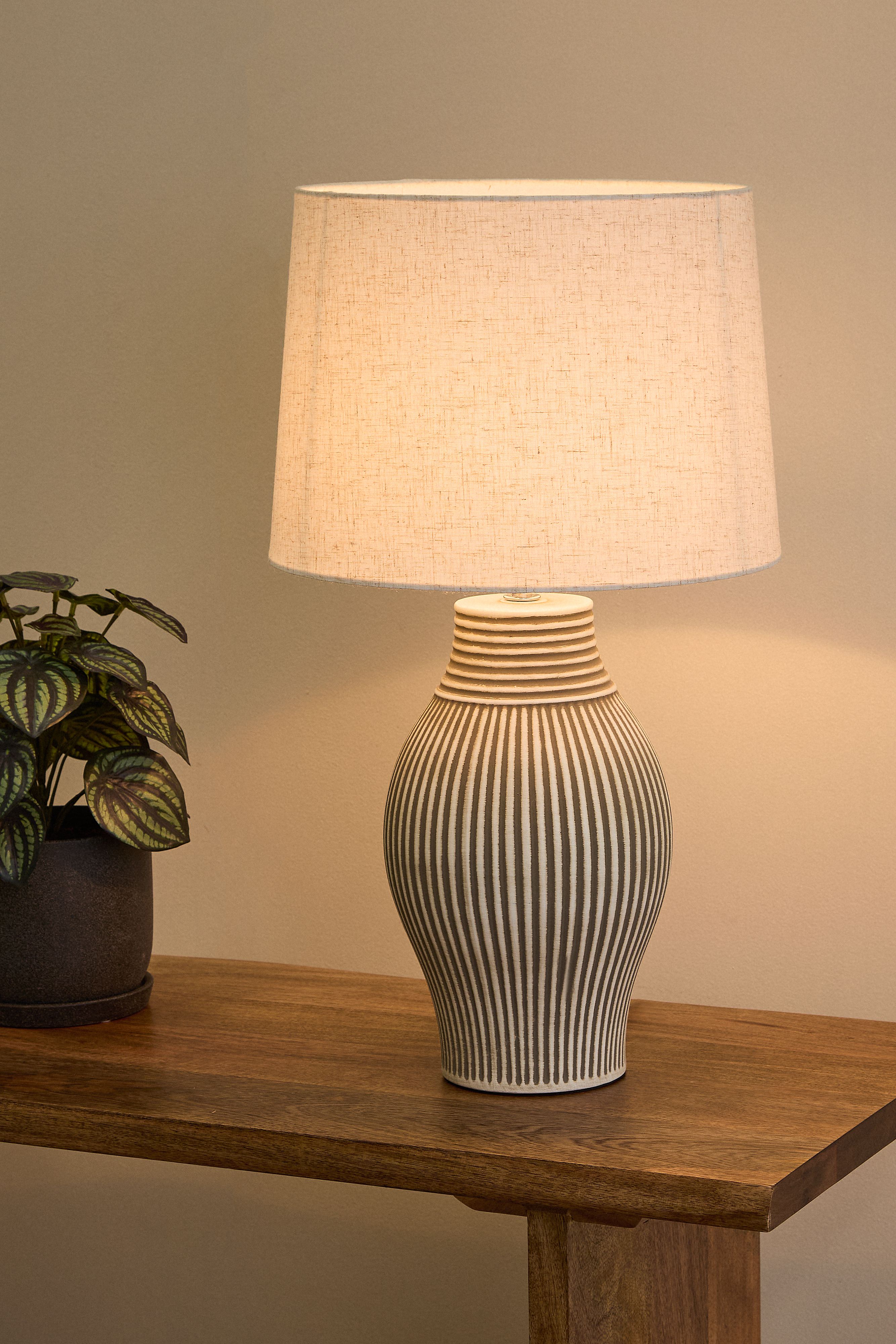 Tato Ceramic Table Lamp - Beige & White Lighting Albi-Local