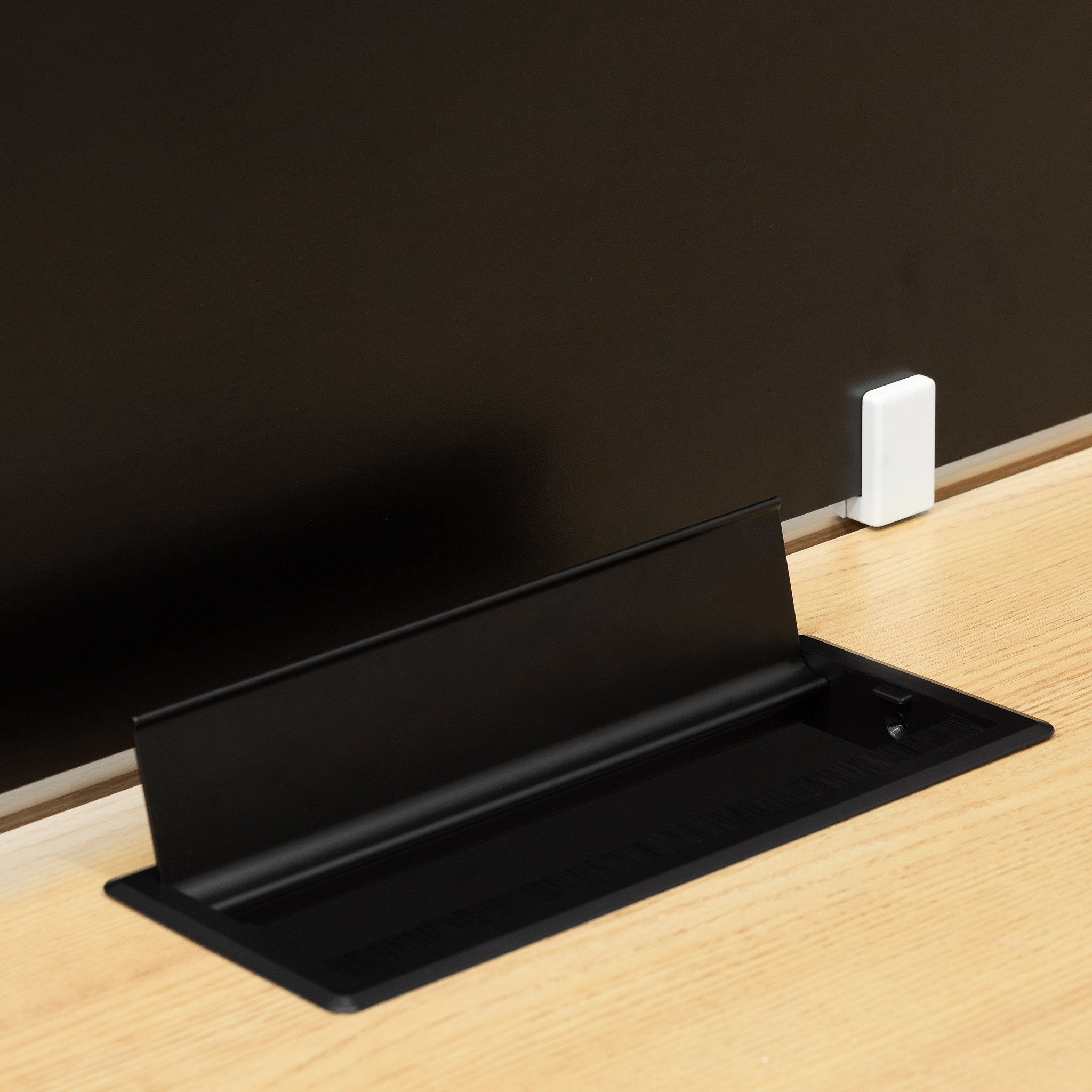 Halo 4 Seater Workstation with Black Screen - Natural Top - Black Base Workstation Sun Desk-Core   